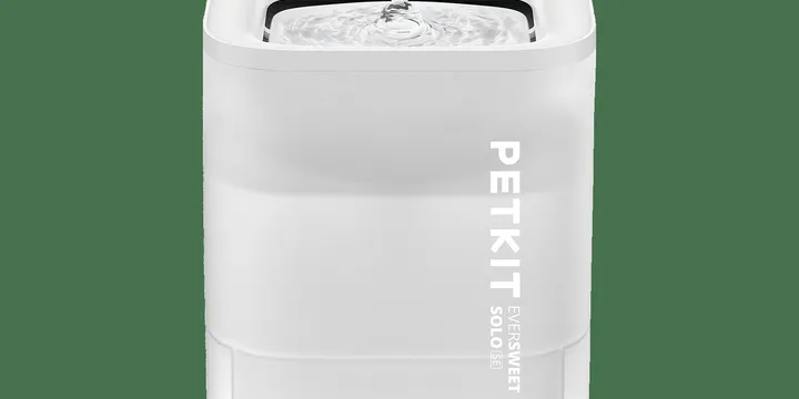 PETKIT EverSweet Solo SE pet water fountain with wireless pump and replaceable filter on a counter